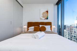 West Side Place CBD 2 Bed w Pool Sauna Gym - 4
