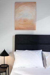 City Escape 2 Bedroom next to Skybus with Sauna Pool and Gym - 1