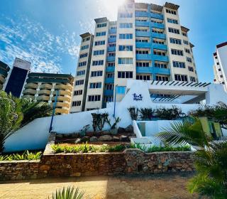 7th Floor City Views Steps from La Vela Mall - 7