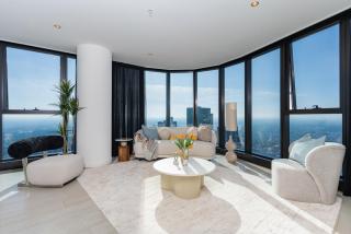 Executive Penthouse in Heart of Melbourne 3BR w Parking - 8
