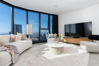 Executive Penthouse in Heart of Melbourne 3BR w Parking - 6