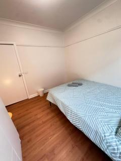 Queen Room in Broadmeadows Great Location Easy CBD Access - CR4 - 8