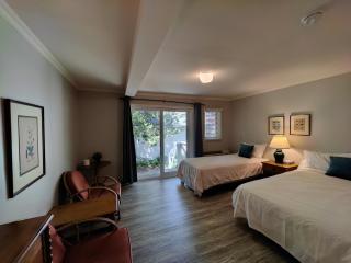 134 Entire 7BR Lakefront Cottage Beach, Kayaks - 2
