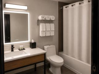 Super 8 by Wyndham Champaign - 5