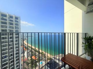 Gold Coast Deluxe Apartment - 1