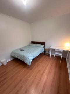 Comfortable Queen Room in Spacious Broadmeadows Home - CR5 - 7