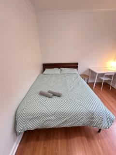 Comfortable Queen Room in Spacious Broadmeadows Home - CR5 - 9