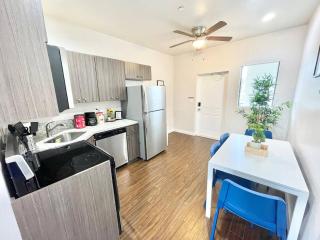 Cozy 1BR Minutes to Design District & Wynwood - 6