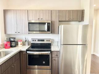 Prime Location 1BR Close to Beach & shops - 5