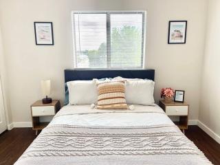 Prime Location 1BR Close to Beach & shops - 1