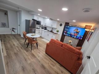 Modern Private 2-Bedroom Suite Self Check-In Free Parking - 0
