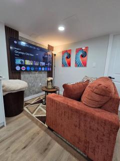 Modern Private 2-Bedroom Suite Self Check-In Free Parking - 2