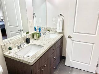 Spacious 2BR Suite Prime Miami location - 5