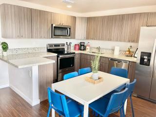 Spacious 2BR Suite Prime Miami location - 7