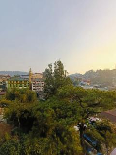 Group Accomodation in Town with Great Overlooking View - 1
