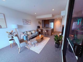 Cozy Escape I Near Melbourne CBD I Fast WiFi & Free Parking - 6
