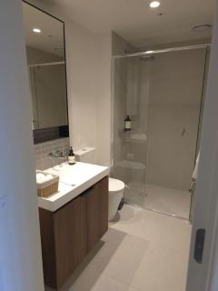 Cozy Escape I Near Melbourne CBD I Fast WiFi & Free Parking - 2