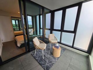 Modern 1BR with covered Balcony I Alphington I Fast WiFi I Free Parking I Walking to Alphington Train Station I Minutes to Melbourne CBD - 7