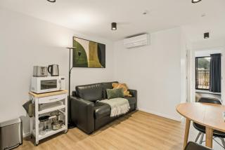 Alpine Vista Apartment Easy Walk to CBD - 7
