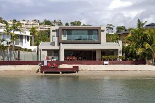 Canalfront Retreat, Private Jetty & Pool - 5