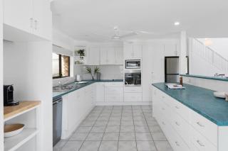 Noosa Riverfront Splendour, Ideal for Families - 4