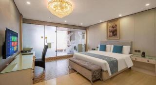 Aksu Pudong Holiday Hotel - 1