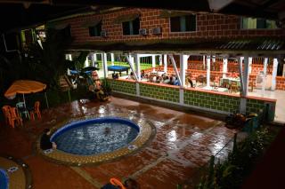 hotel con piscina Ladrilleros - 1