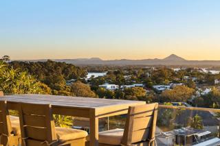 Hastings Park: Lavish Ocean Vista Luxury - 1