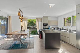 Villa Oneiro Exclusive Escape With Private Pontoon & Luxe Amenities - 7