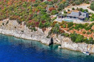 Villa Oneiro Exclusive Escape With Private Pontoon & Luxe Amenities - 1