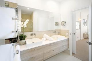 Riverfront Apartment, Perfect Location - 3