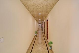 Hotel O Raas Near Hira Sweet - 0