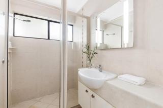 Soundhaven 1 Noosa Parade with Pool - 2