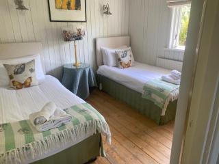 Roberts’ Cottage - 4