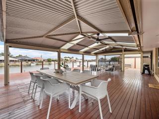 Canal escape with private jetty and huge deck - 9