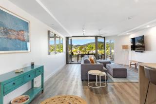 Modern Aqua Haven with Pool Pisces 5 - 8