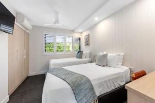 Modern Aqua Haven with Pool Pisces 5 - 4
