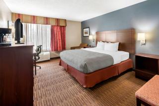 Quality Inn & Suites Lawrence - University Area - 3
