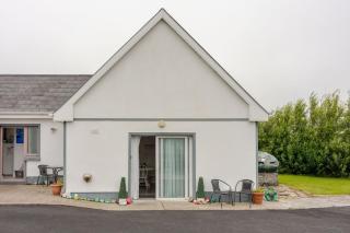 Lorna's Apartment Self Catering Holiday Home - 2