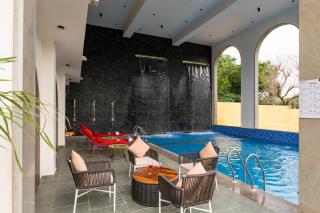 ELIVAAS Signature Still River Suites - 8