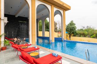 ELIVAAS Signature Still River Suites - 9