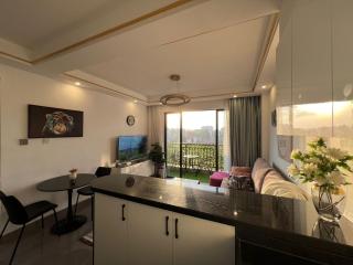 stunning one bedroom apartment with ample parking space heated swimming pool fully equipped gym and amazing city views - 5