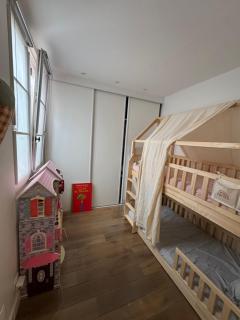 Luxury 2-Bedroom Apartment in South Pigalle, Steps from Montmartre - 8