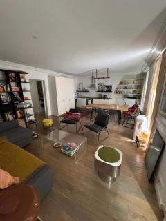 Luxury 2-Bedroom Apartment in South Pigalle, Steps from Montmartre - 5