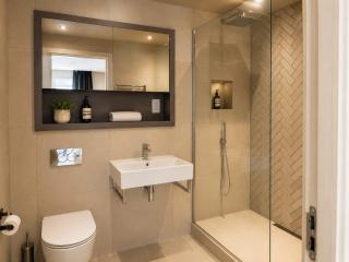 The Pullman Suite - Stylish Apartment by York Station & City Walls - 6