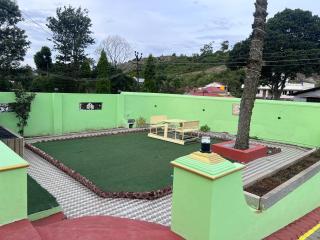 Cliff Castle Premium Stay - West Wing - 1