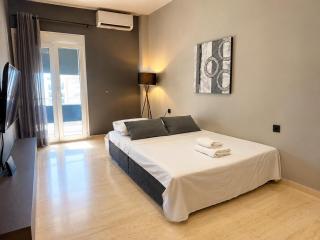 ES Apartments ARION-Luxury King Bed-Sleeps 4-City Center - 4