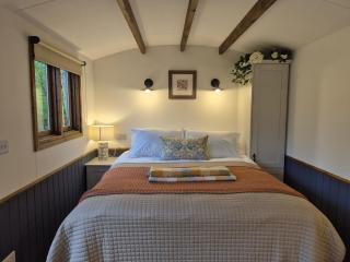 Cotswold Shepherd's Hut - 6