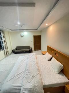 Lee Rivage Inn - 2