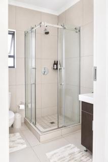 Luxury Midrand Apartment with Home Office - 4